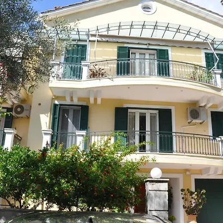 Jennifer's * Lefkada City